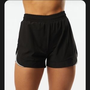 Alphalete stride short (L) - Black